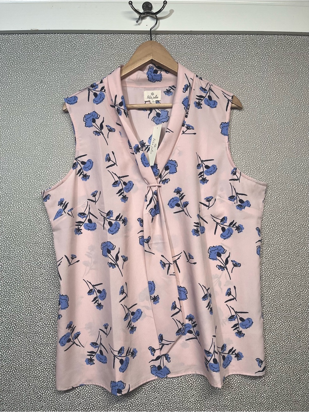 🆕 XL Tres Jolie Pink Sleeveless Floral Tie-Neck Camisole NWT